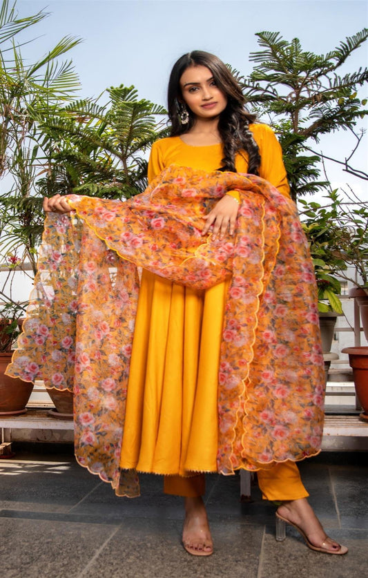YELLOW ROSES SUIT SET