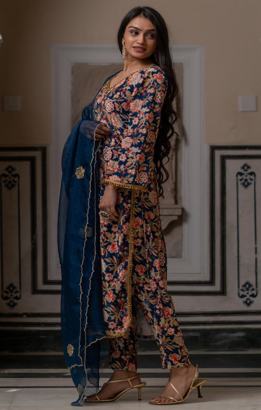 SOOTHING BLUE ROSE VELVET SUIT SET