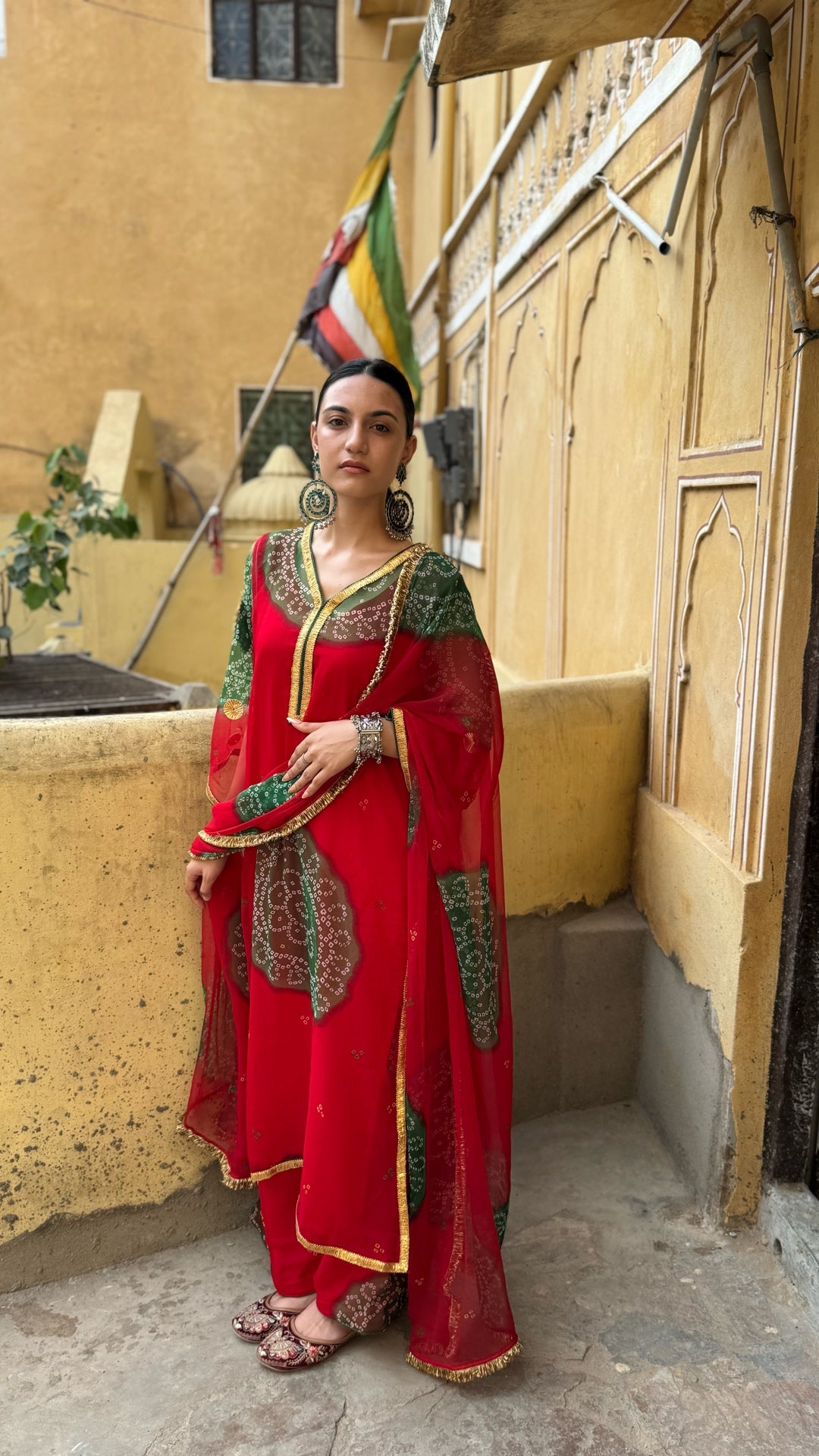 Bani Thani Laal Suit Set