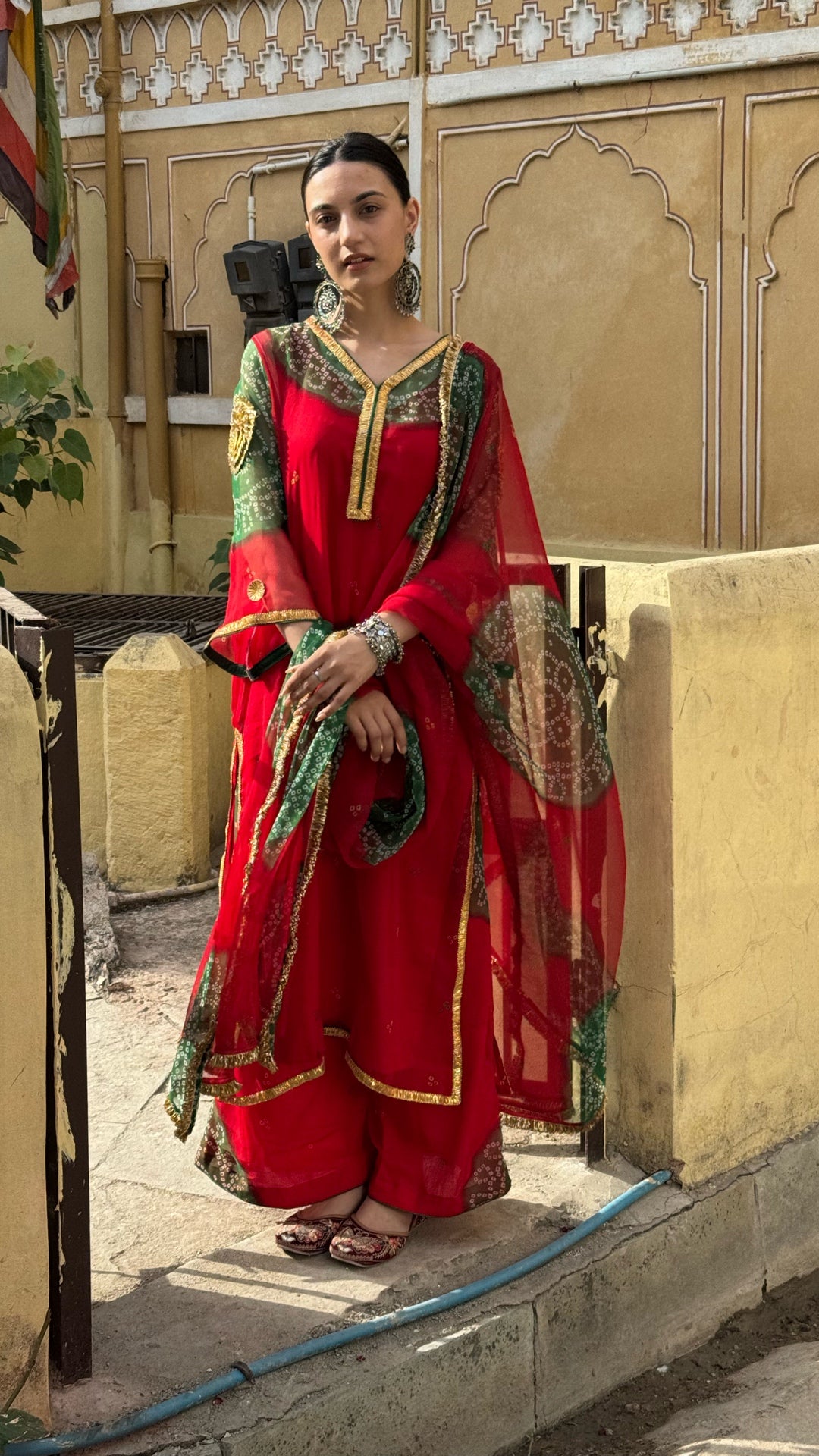Bani Thani Laal Suit Set