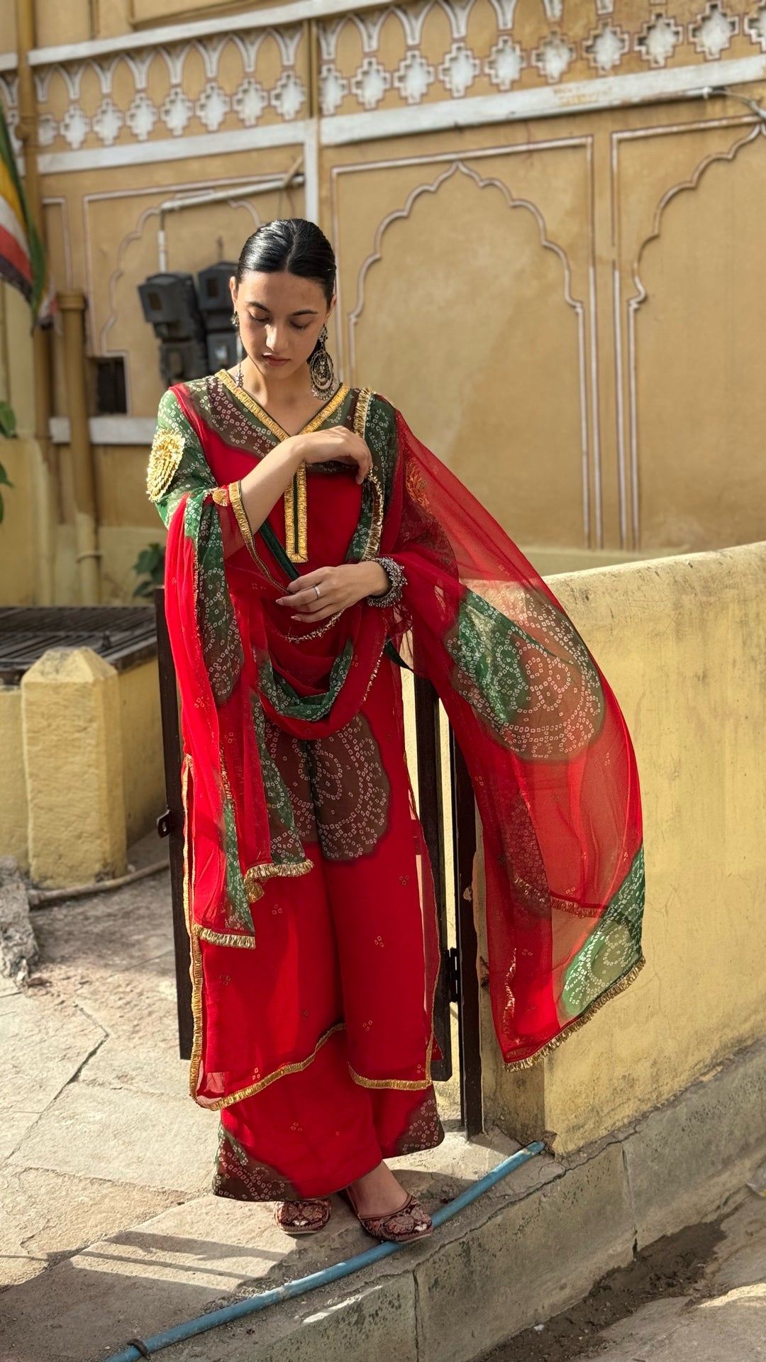 Bani Thani Laal Suit Set