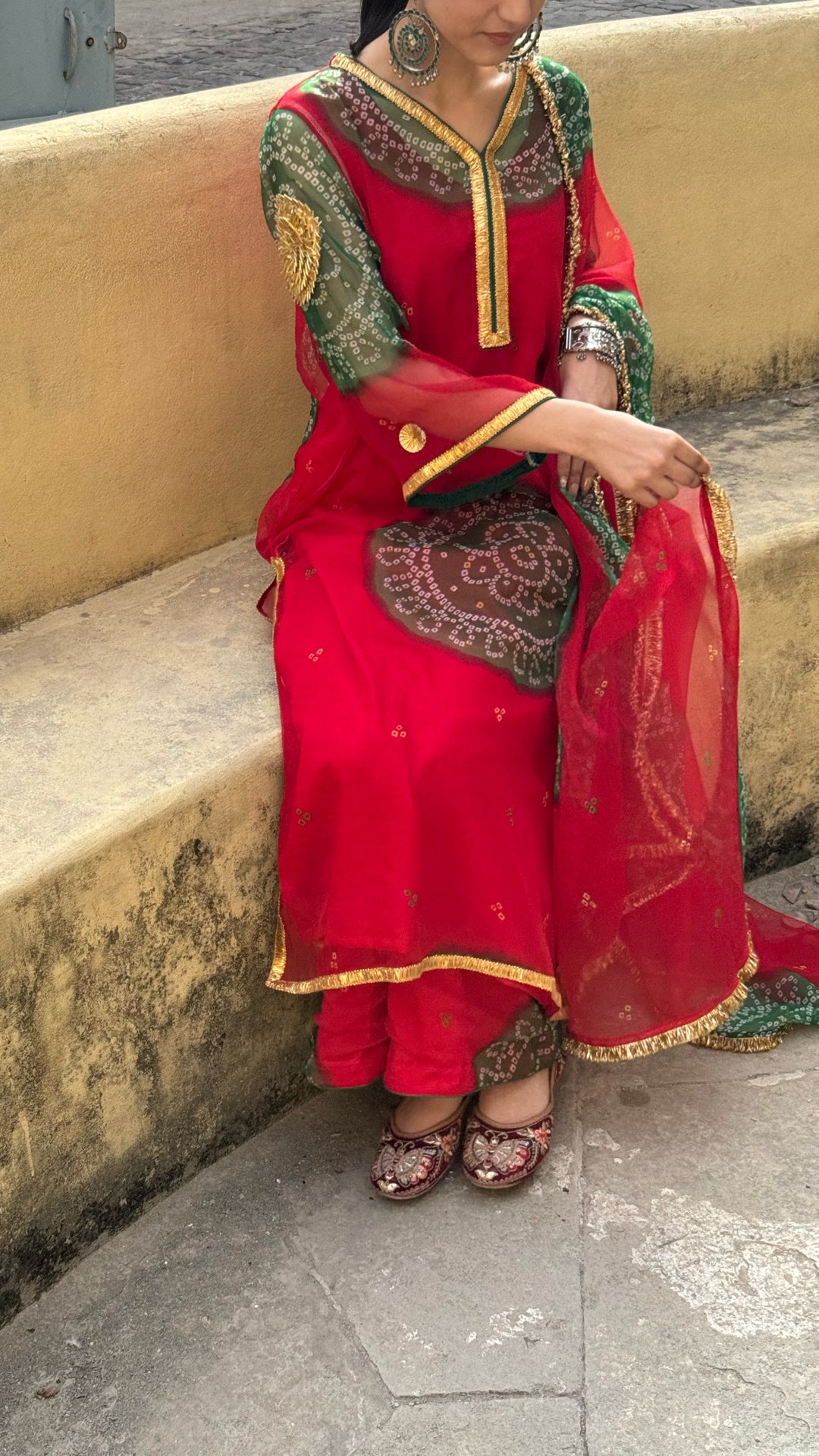 Bani Thani Laal Suit Set