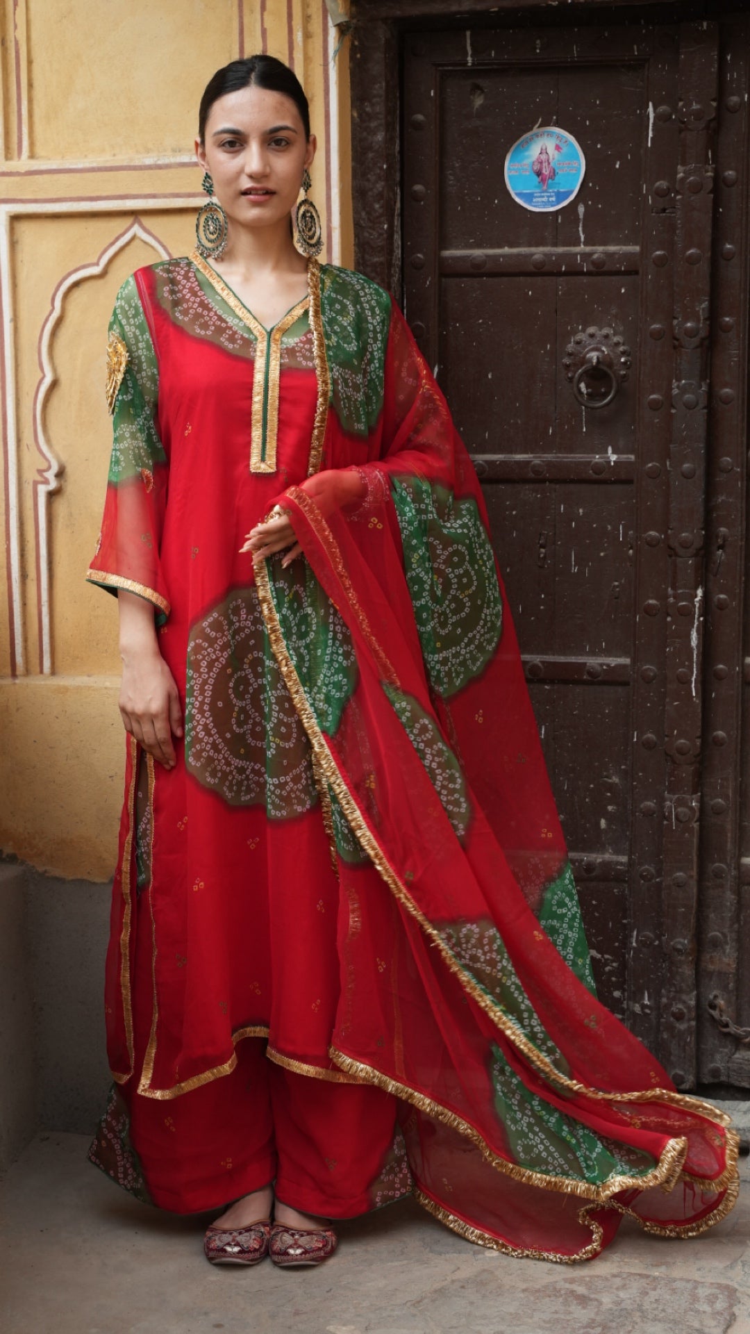 Bani Thani Laal Suit Set