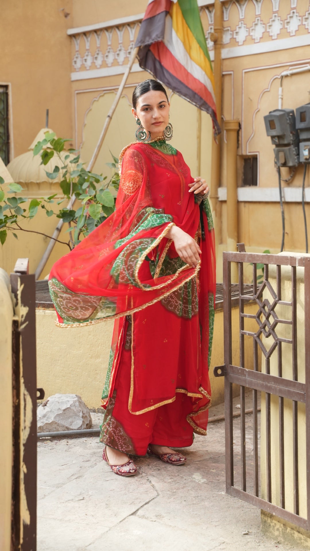 Bani Thani Laal Suit Set