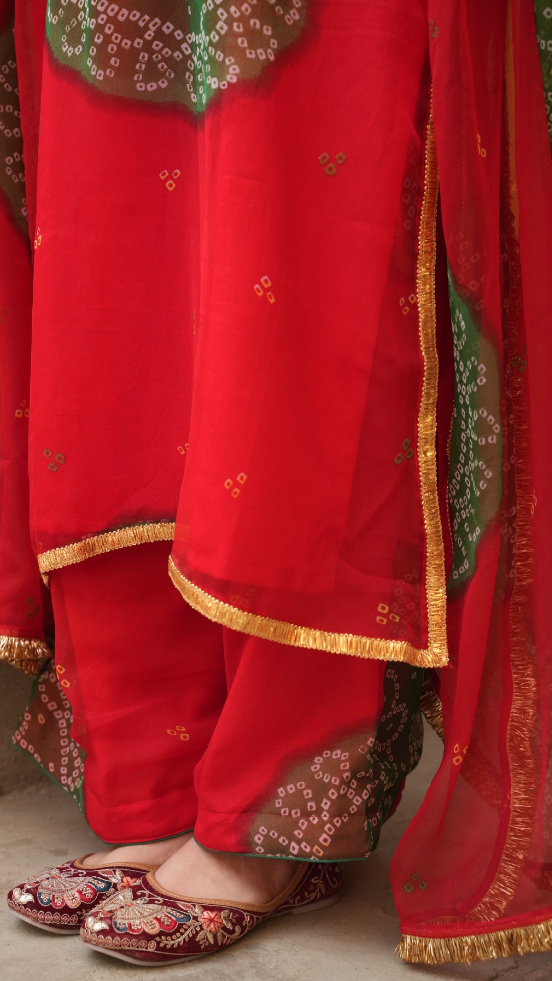 Bani Thani Laal Suit Set