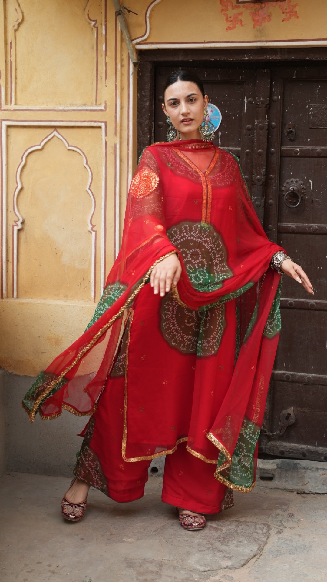 Bani Thani Laal Suit Set