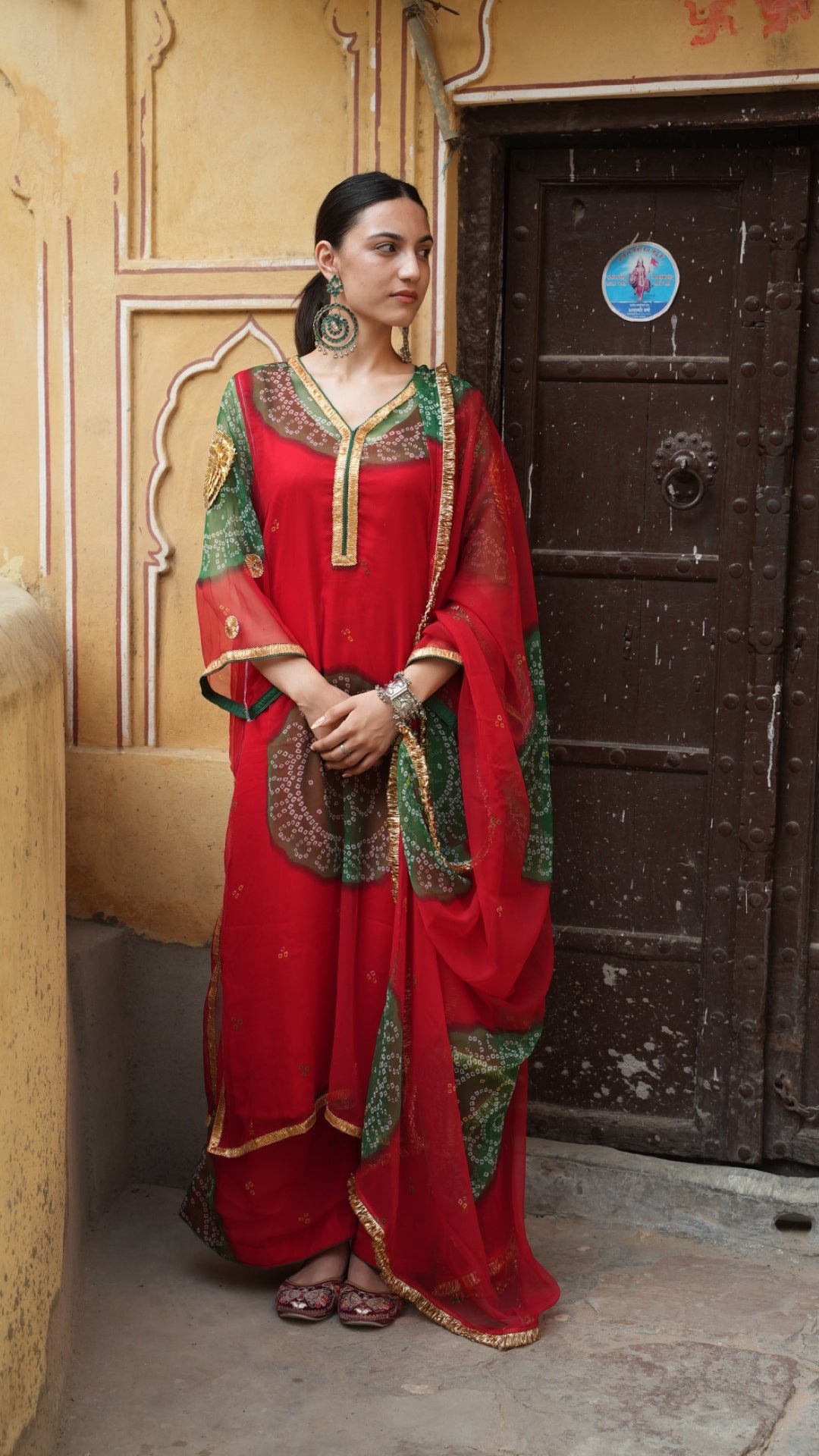 Bani Thani Laal Suit Set