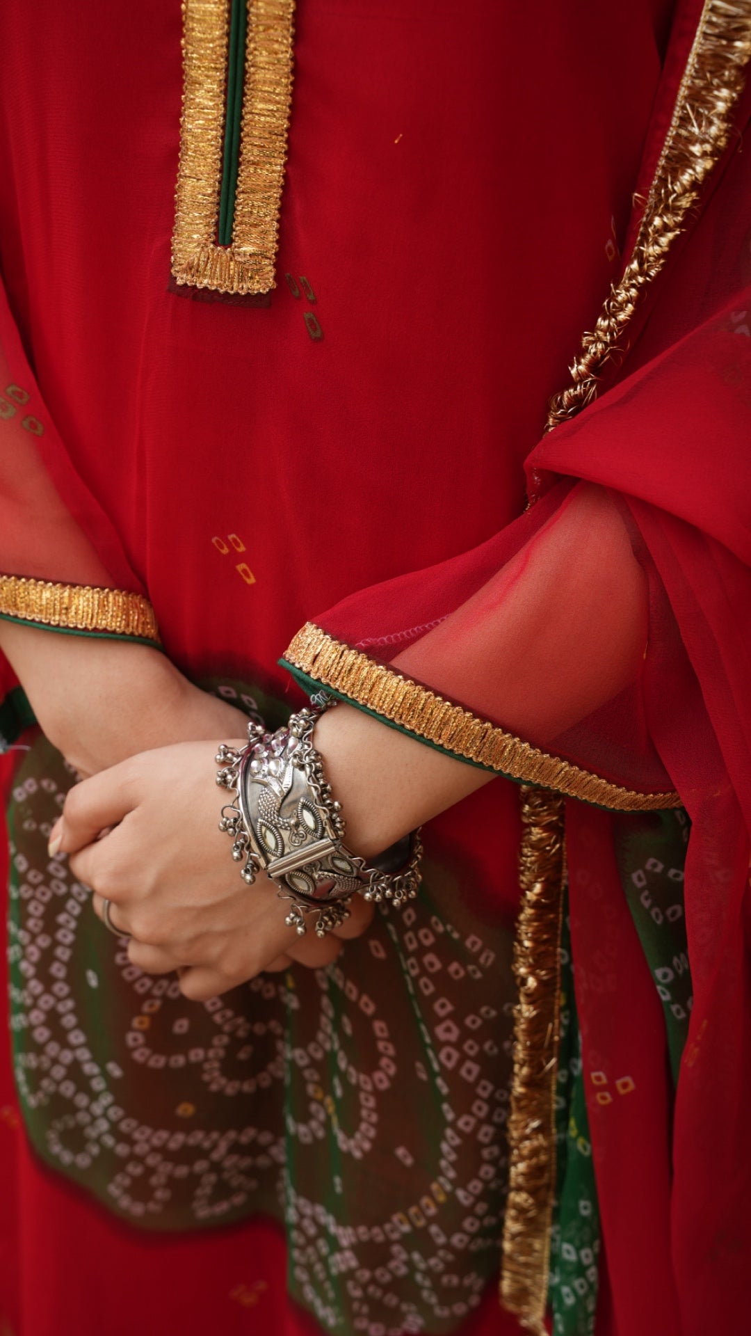 Bani Thani Laal Suit Set